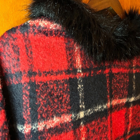 Plaid and Pancho/Cape with Faux Fur Trim - Picture 2 of 3